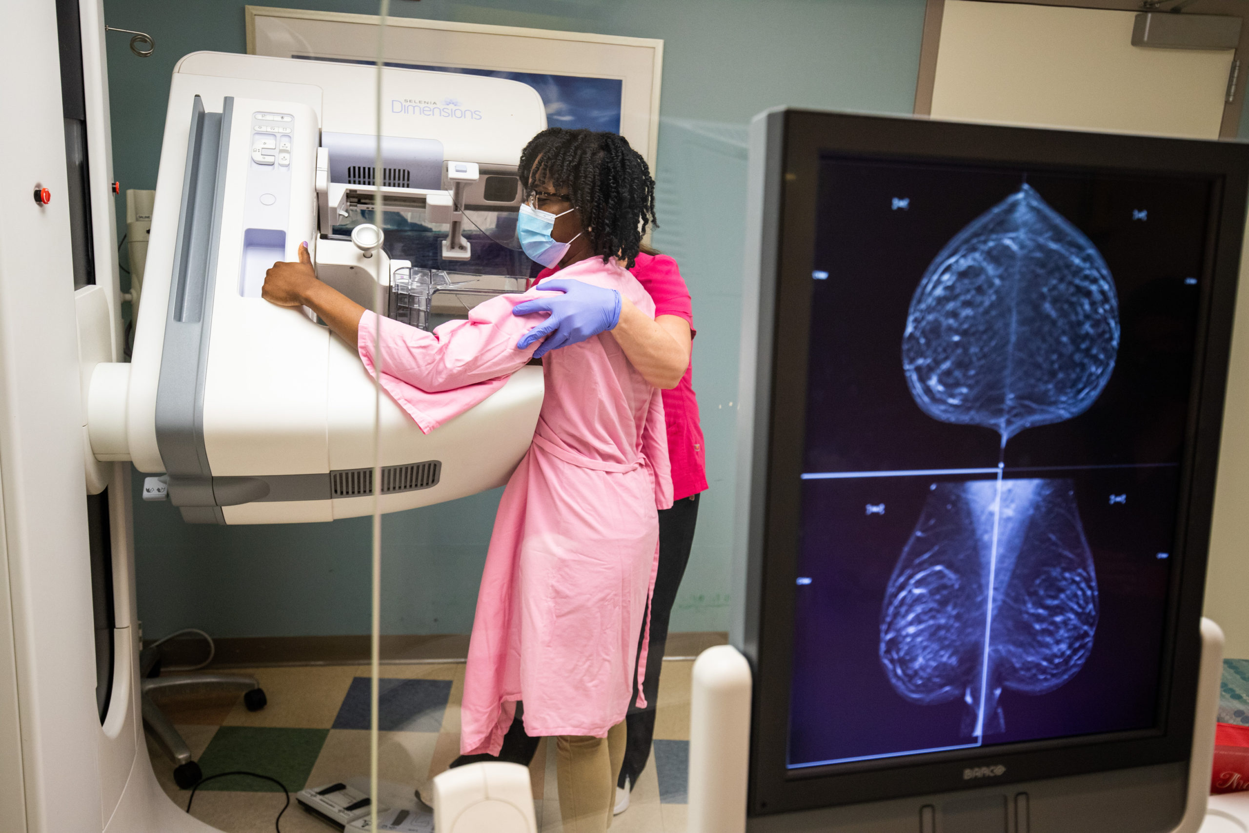 Why the Squeeze During a Mammogram? - Mallinckrodt Institute of Radiology -  Washington University School of Medicine in St. Louis